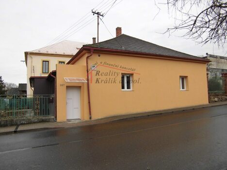 Pronájem bytu 2+1+hala  v rodinném domku s terasou a zahrádkou, Kutná Hora