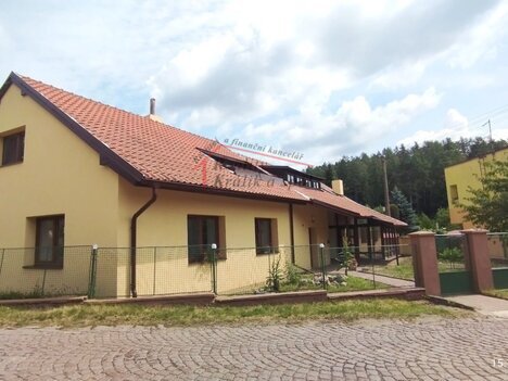 RD s 2 byt.jednotkami, 10km od Čáslavi, v obci Paběnice