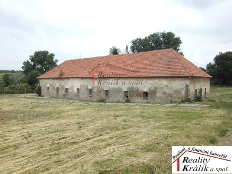 Pozemky a budovy ke komerčnímu využití, obec Neškaredice, 3km od Kutné Hory